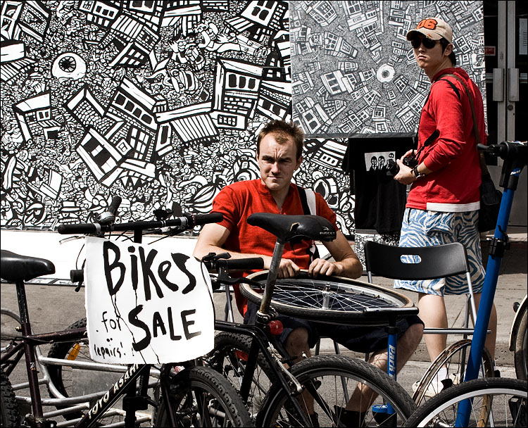 bikes and men in red || Canon5D/EF7-200f4L@70 | 1/13s | f13 | ISO400 | Handheld