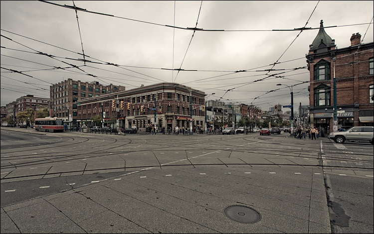 grey intersection || Canon5D/EF17-40L@17 | 1/200s | f9 | ISO200 | Handheld