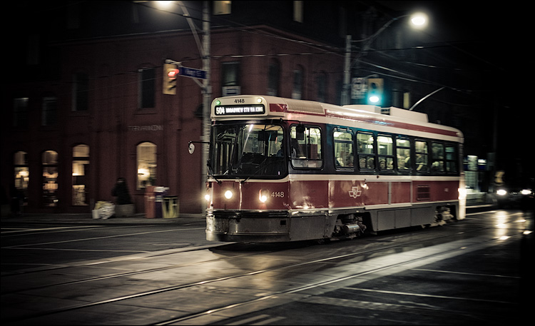 night streetcar || Canon5D/EF50f1.4 | 1/30s | f2 | ISO400 | Handheld