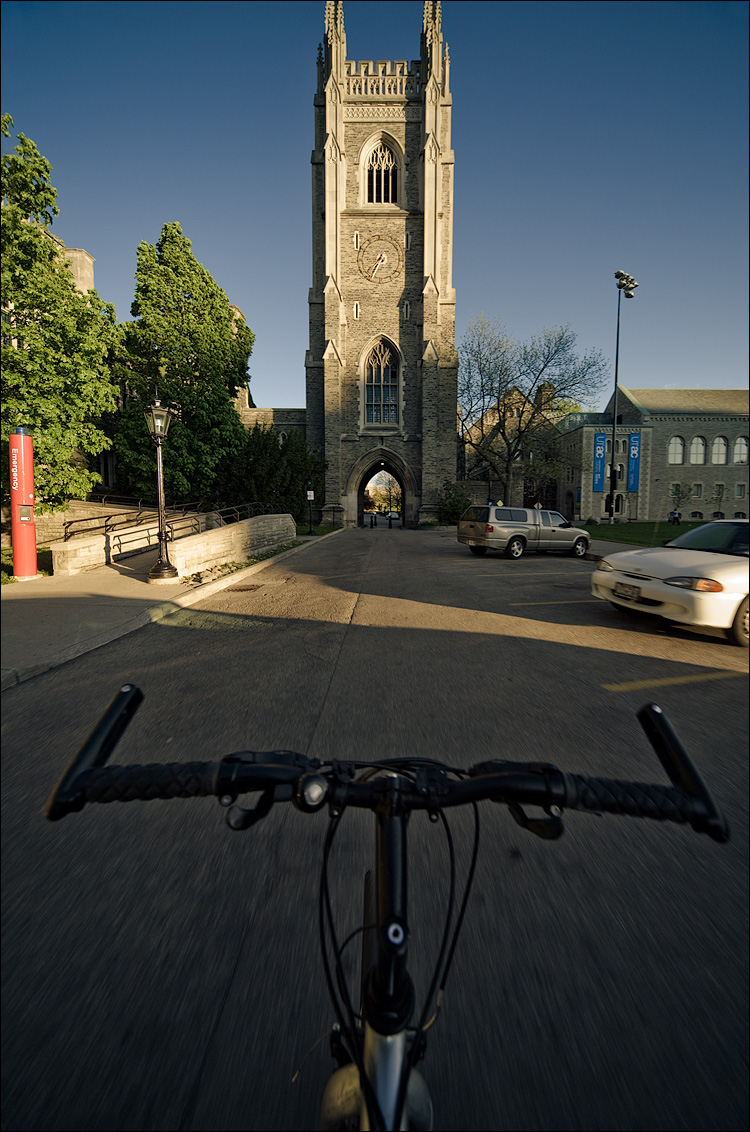 to the tower || Canon5D/Sigma12-24@12 | 1/60 | f7.1 | on bike