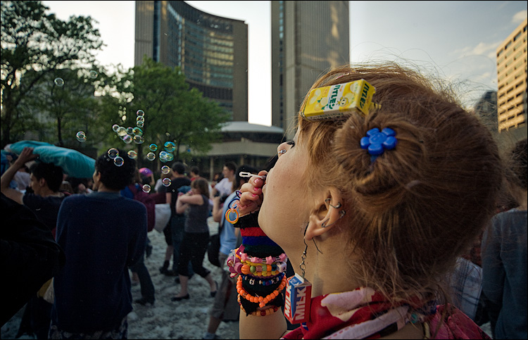 bubbles and feathers || Canon5D/Sigma12-24@24 | 1/320s | f5.6 | ISO320 | Handheld