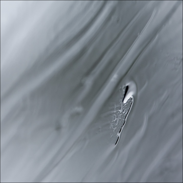 water detail || Canon5D/EF100f2.8 | 1/60s | f2.8 | ISO800 | Handheld