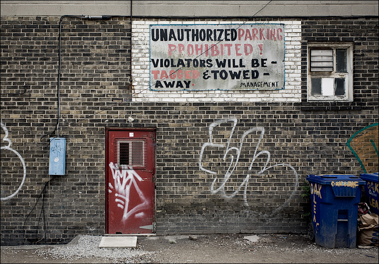 red tagged door || Canon5D/EF17-40L@35 | 1/50s | f5 | ISO100 | Handheld