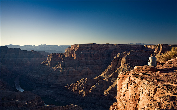 canyon watcher || Canon5D/EF17-40L | 1/60s | f5.6 | ISO100 | Handheld