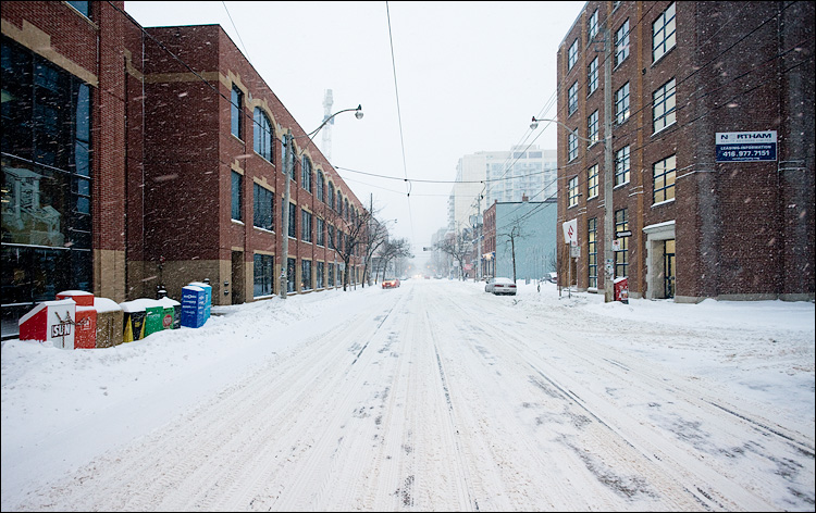 wide snowy street || Canon5DMkII/EF17-40L@17 | 1/125s | f6.3 | ISO800 | handheld