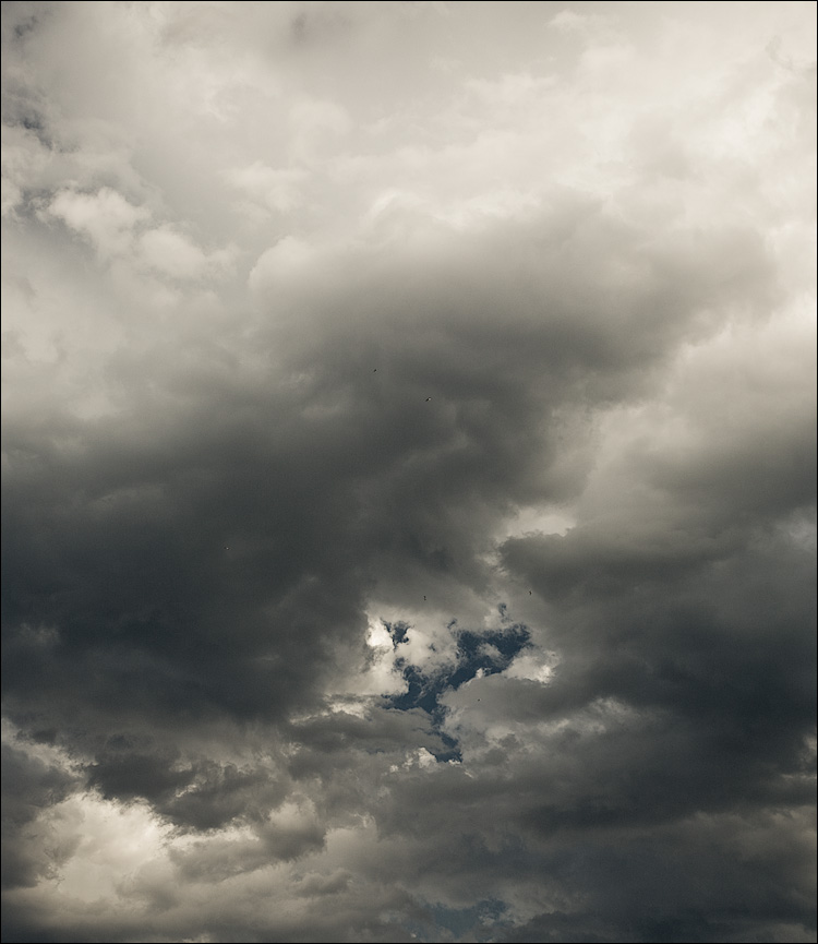 hole in the clouds || Canon5D/EF117-40L@40 | 1/100s | f7.1 | ISO100