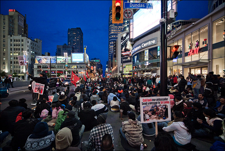 tamils on yonge || Canon 5D2/Sigma12-24@12 | 1/40s | f4.5 | ISO1600