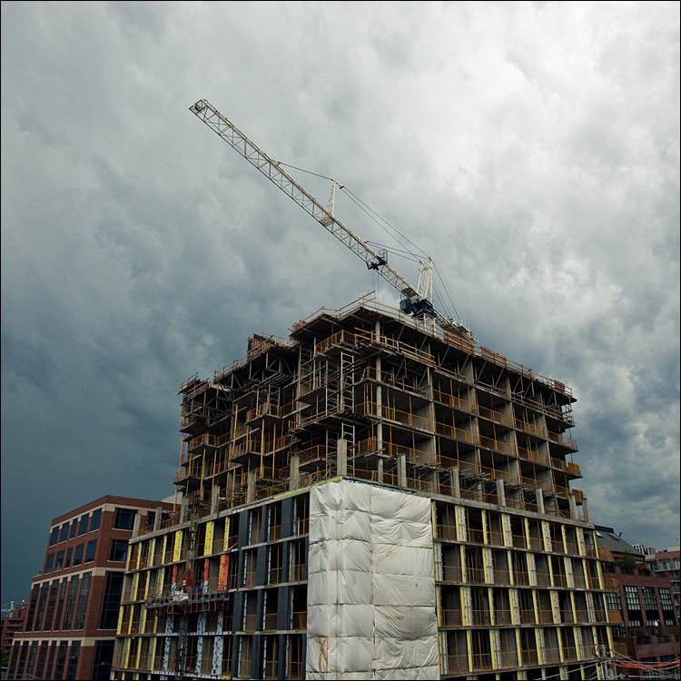 under construction || Canon5D2/EF17-40L@17 | 1/200s | f8 | ISO400