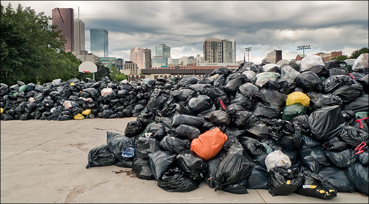garbage city || Panasonic LX3 | 1/400s | f3.2 | ISO80