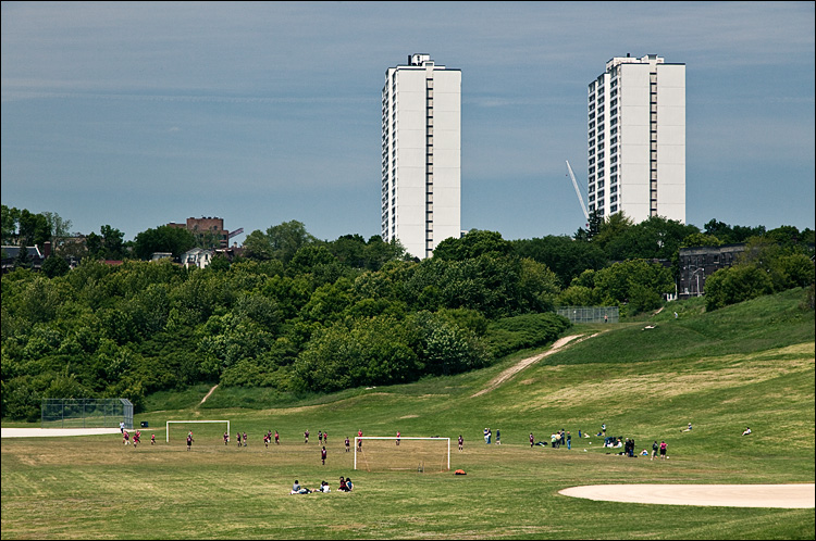 two towers || Canon5D2/EF24-105f4L | 1/400s | f7.1 | ISO400