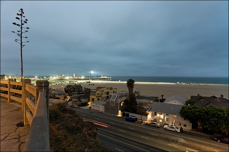 beach at night || Canon5D/EF17-40Lf4@17 | 1/3s | f4 | ISO200