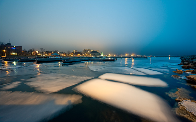 ice on water || Canon5D2/Sigma12-24 | 30s | f8 | ISO100