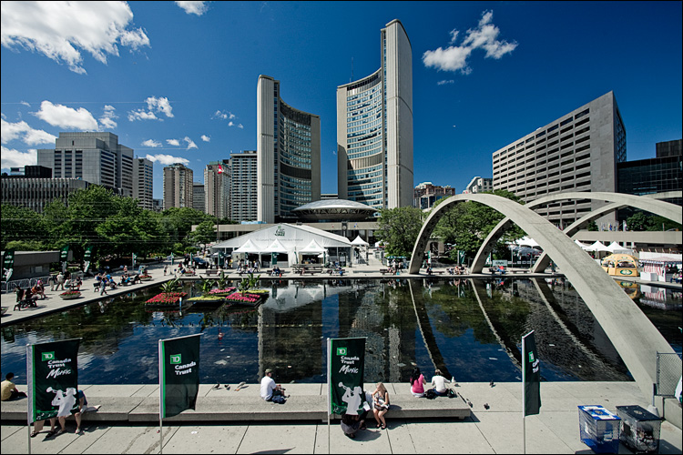 nathan phillips square || Canon5D2/EF17-40@17 | 1/160s | f8 | ISO200
