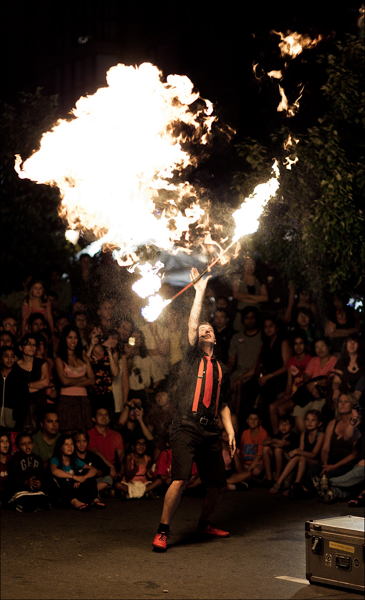 fire thrower || Canon5D2/EF85f1.8 | 1/200s | f1.8 | ISO1600
