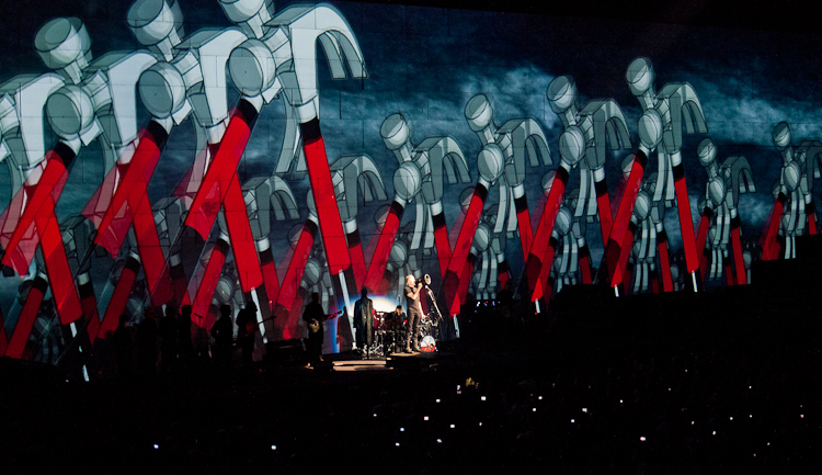 roger-waters_the-wall_-20100916-222101-_1330145.jpg