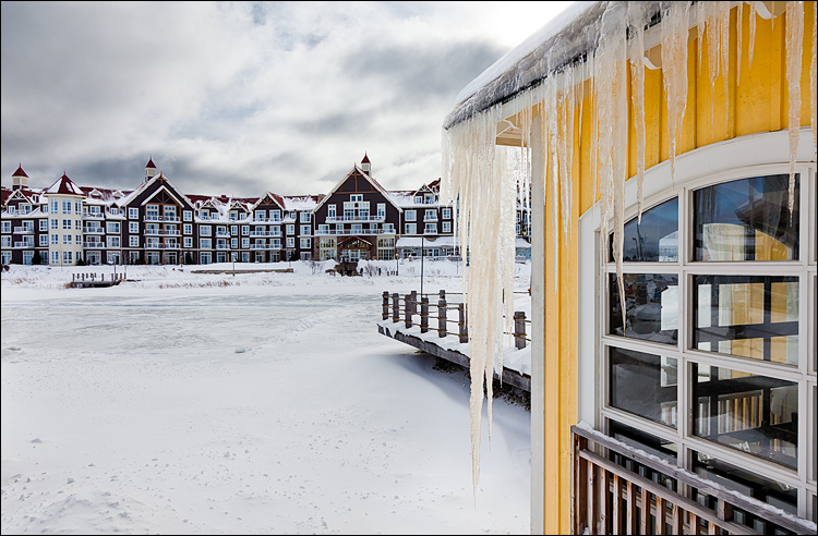 icicles on yellow | Canon5D2/EF24-105f4L | 1/1000s | f8 | ISO200