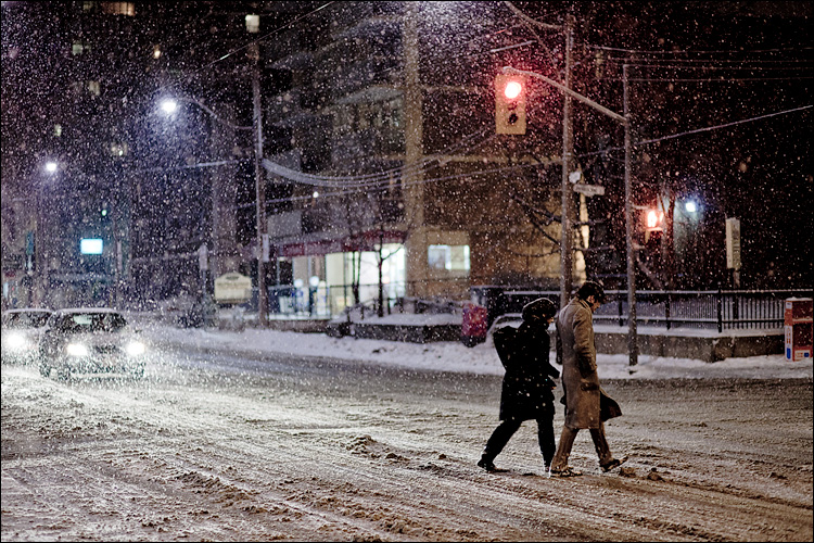 snow crossing || Canon5D2/EF85f1.8 | 1/100s | f1.8 | ISO1600