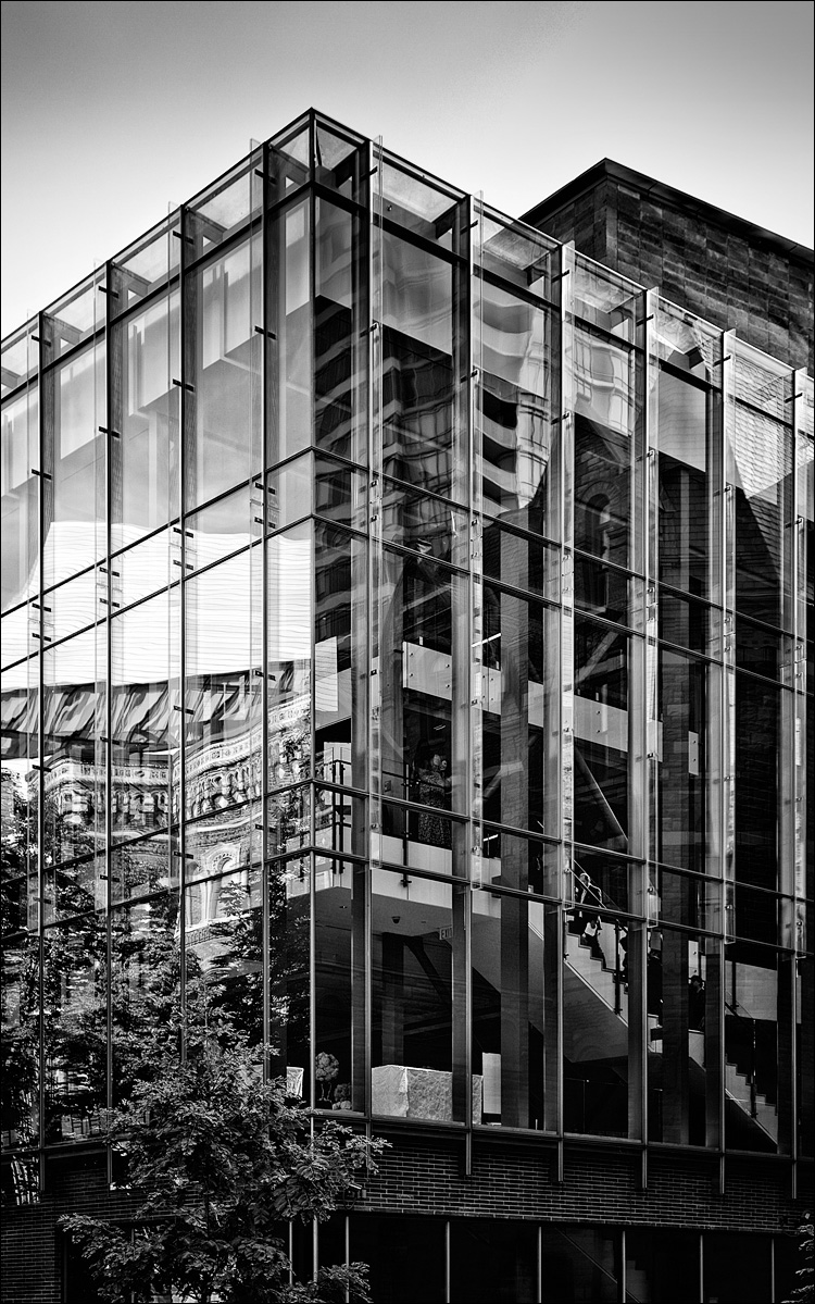 Glass Walls || Canon5D2/EF24-105f4L@55 | 1/60s | f8 | ISO200