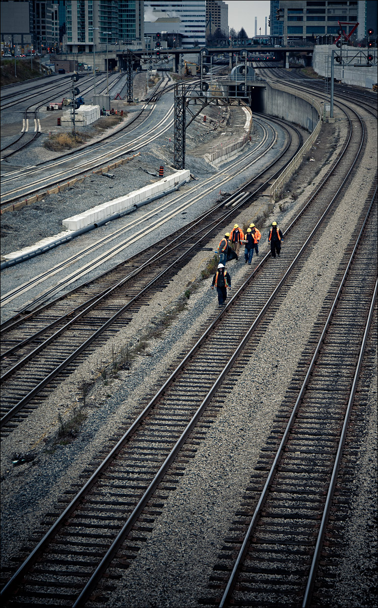 Men and Rails || Canon5D2/EF24-105f4L@70 | 1/100s | f4 | ISO200