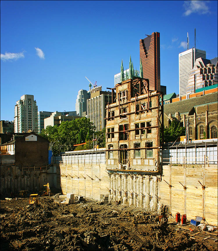 demolished building revisited || canon digital rebel/kit lens | 1/200s | f9 | ISO 100