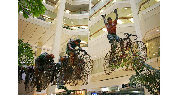 floating cyclists || digital rebel | 1/30s | F3.5 | ISO 400