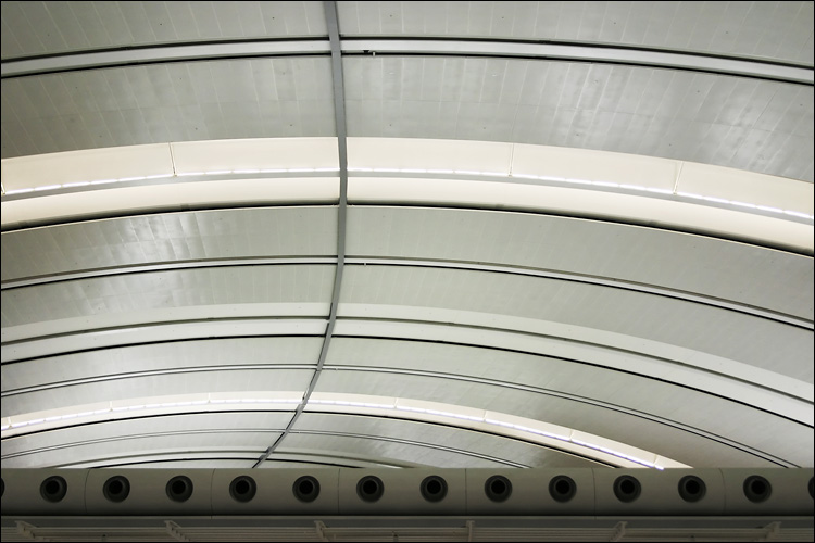 ceiling curves || canon 300d/kit lens | 1/40s | f5 | ISO 400